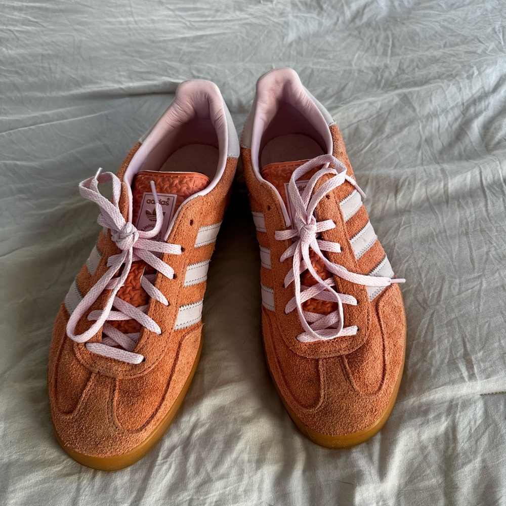 worn once adidas Gazelle Indoor Womens Wonder Clay Gum Size 8